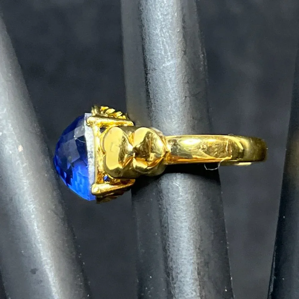 Gold Tone And Multifaceted Blue Rhinestone Statement Ring Sz 7 (R298) - Picture 4 of 7